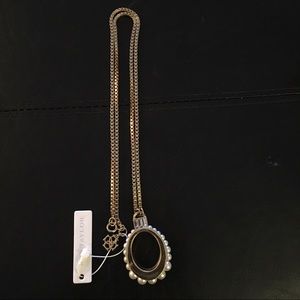 Ann Taylor gold and pearl pendant necklace- NWT